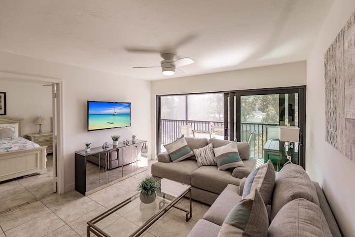 Park Shore Resort-2nd Floor Bldg J #255*lake View* - Naples, FL