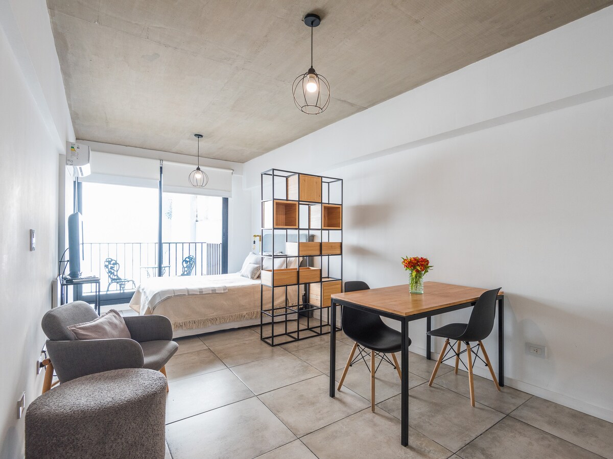 Departamento amoblado estudio en Monserrat con balcón