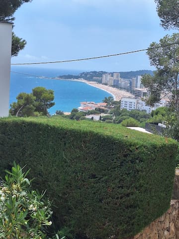 Villa hermosa 450m de la playa. Piscina. BBQ