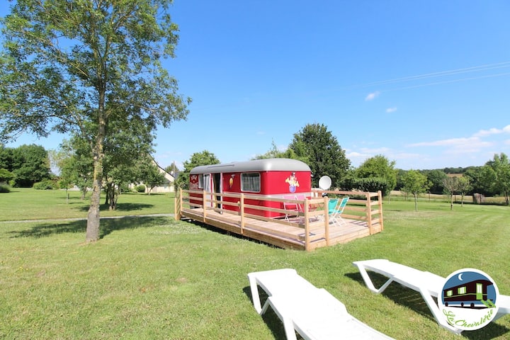 Jahrmarktswagen Und Beheiztes Hallenbad - Loire
