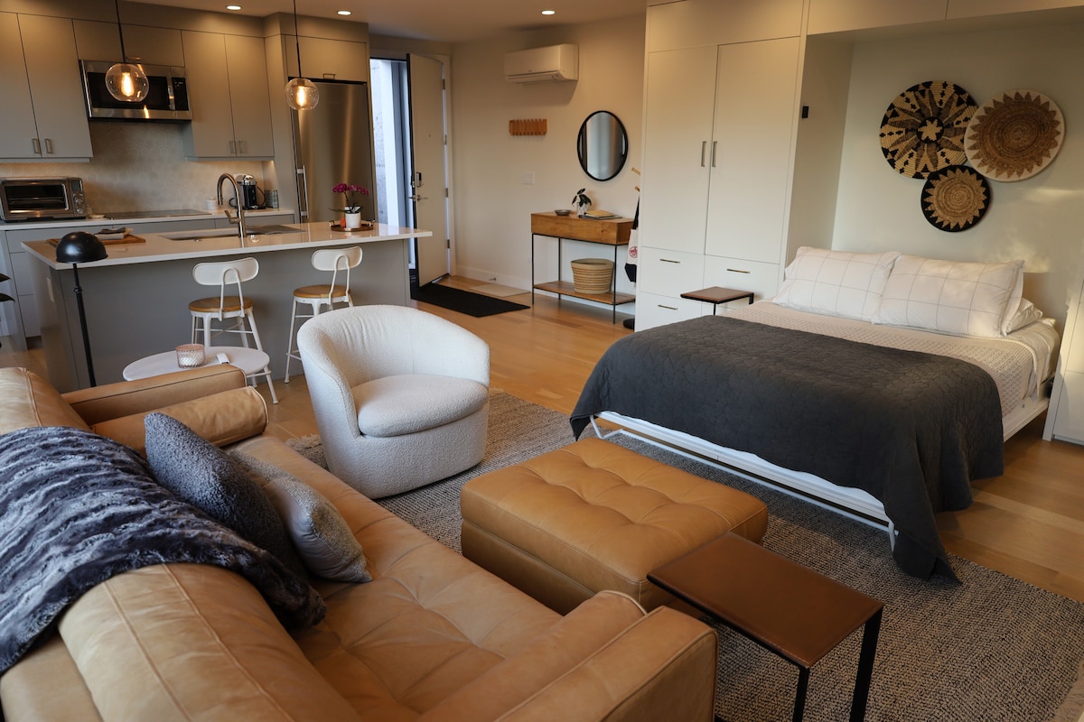 Modern Studio