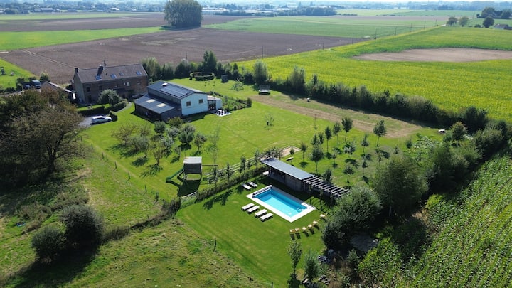 Private Estate: Swimming Pool, Home Theater & 100% Peace and Quiet