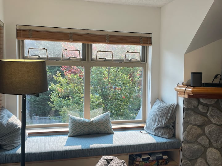 Rare True 2br, Creekside Gondola | Top Rated +Pool - 휘슬러