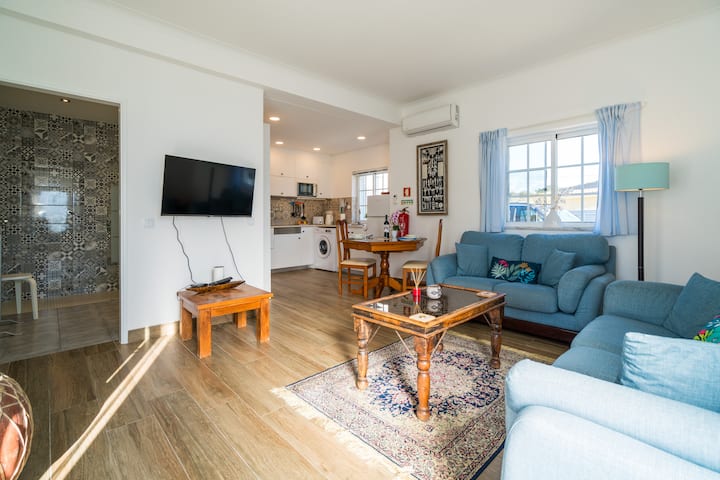 Sunny Apartment In Lagos (The Grey House) - Lagos