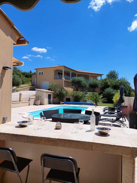 Sumptuous villa with heated swimming pool