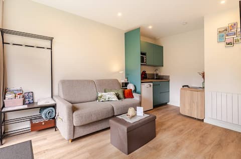 Independent studio near the center, peaceful setting