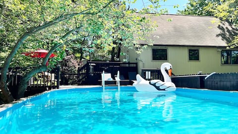 Long Pond Chalet W/ Private Pool