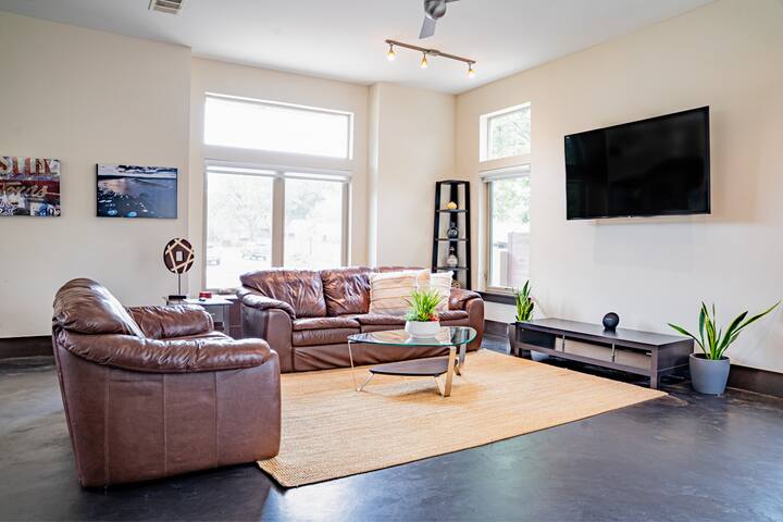 Charming East Central Home – Close to Everything! gallery image 4