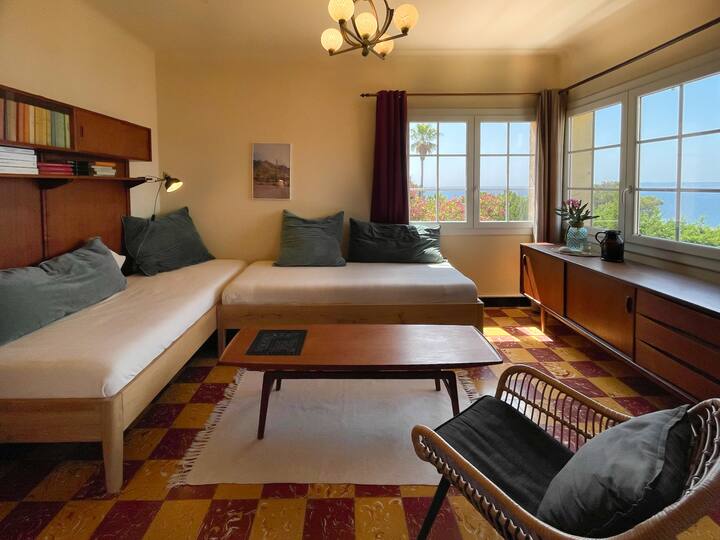 Salotto superiore con 2 letti singoli 