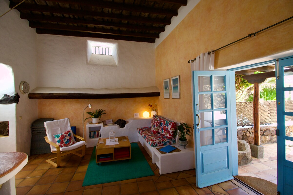 Top Airbnb: Casita Carmelo, Manrique, award-winning bliss. in Haría