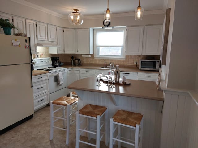 Best location! Executive Home, Downtown St Andrews gallery image 3