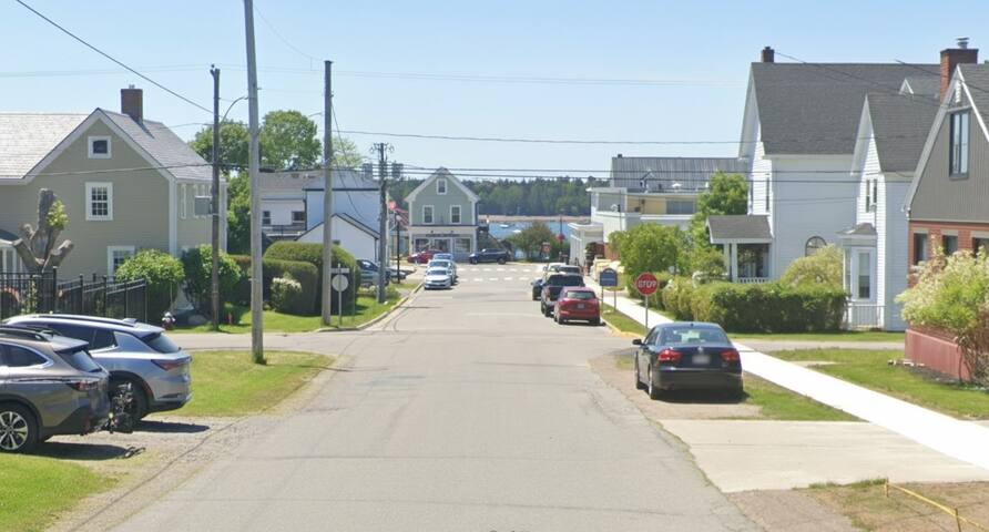 Best location! Executive Home, Downtown St Andrews gallery image 5