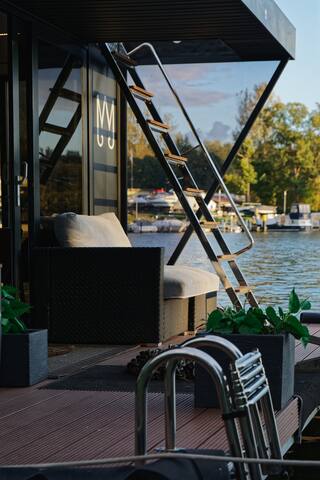 160qm2 Luxus Hausboot Mabelle Joyeuse+Sauna+Kamin gallery image 4