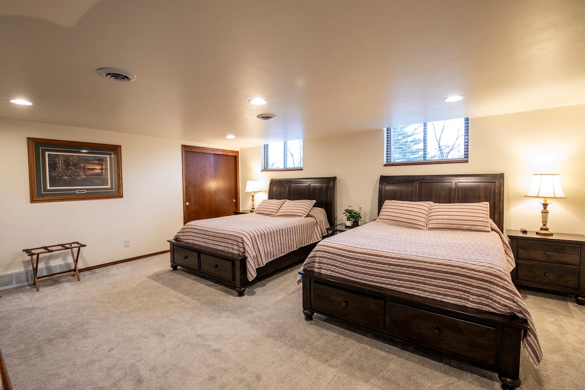  غرفة النوم رقم1 -  (2) أسرّة كبيرة