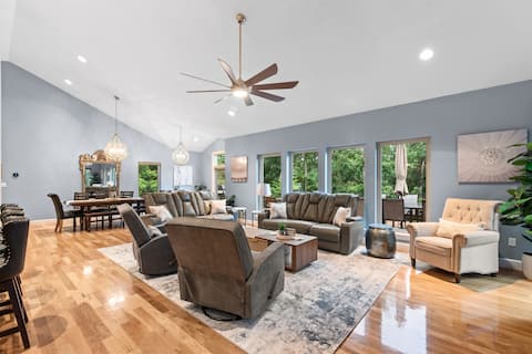 Innsbrook Luxe Escape - Spacious Retreat, Hot Tub