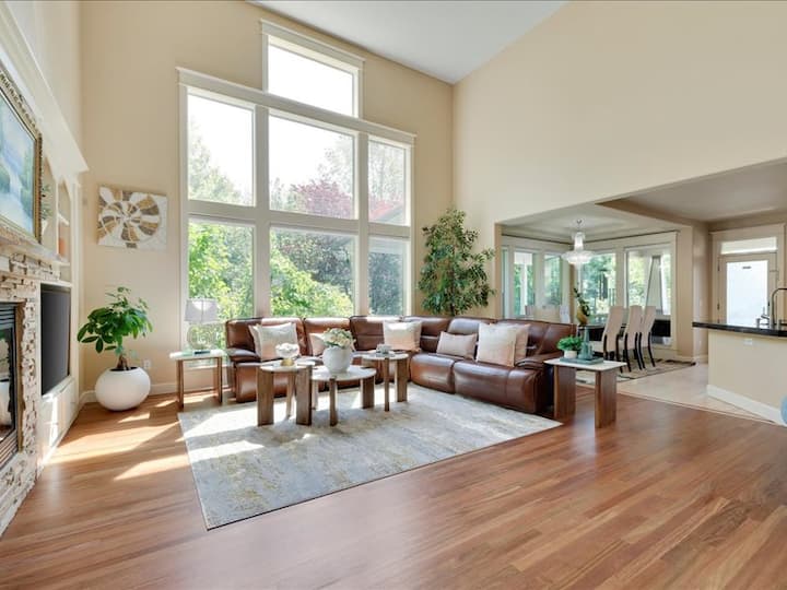 Luxury Modern Vacation House - Gresham, OR
