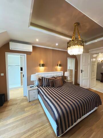 Rooms Miklosiceva managed Airbnb listing 1