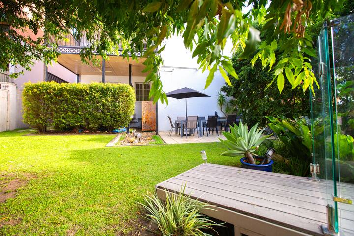 The Carrington Manor 1