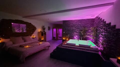 Romantic suite with hot tub & sauna