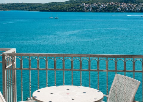 Successful Airbnb property: Small Room. AMAZING VIEW! For 2! 2.5km > TROGIR! in Općina Seget