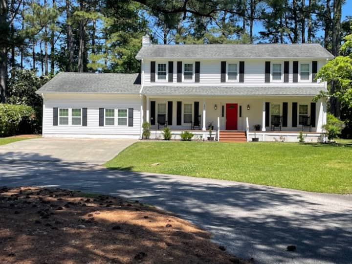 Huge Family Retreat Sleeps Over 20 & Pet Friendly - Wilmington, NC