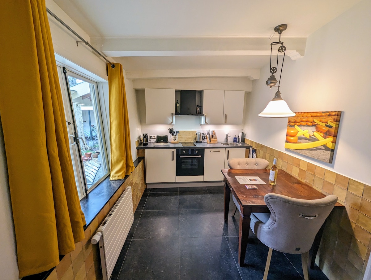 Popular Airbnb listing: Hidden Gem in Alkmaar City Center with Sauna in Binnenstad Oost