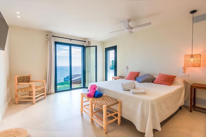 Can Pujades, espectacular primera línea cala d´or. gallery image 5