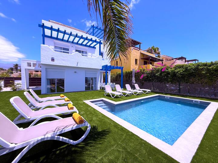Villa 4 · Red Princess, Amarilla Golf — outdoor space