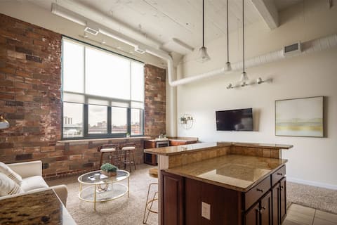 Popular Airbnb listing: Bayfront Oasis for Four w/ Water View! in Sandusky