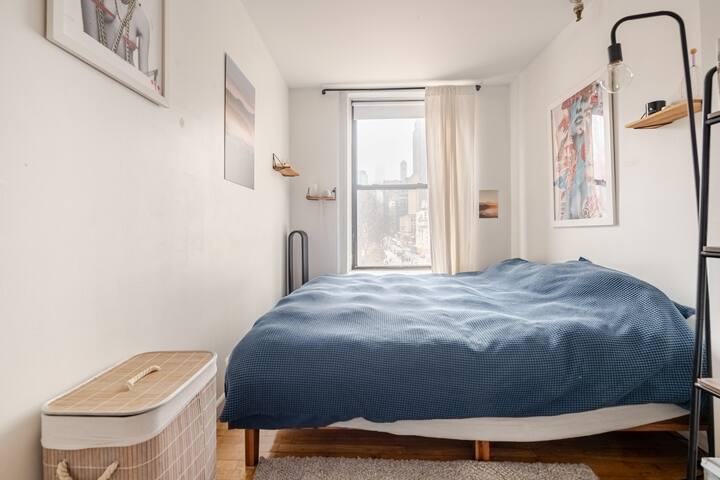 Bright Artsy Apartment perfectly located in NYC! gallery image 5