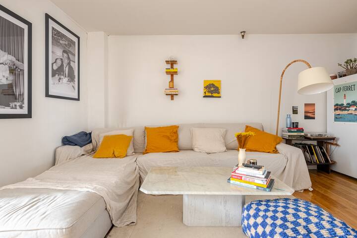 Bright Artsy Apartment perfectly located in NYC! gallery image 4