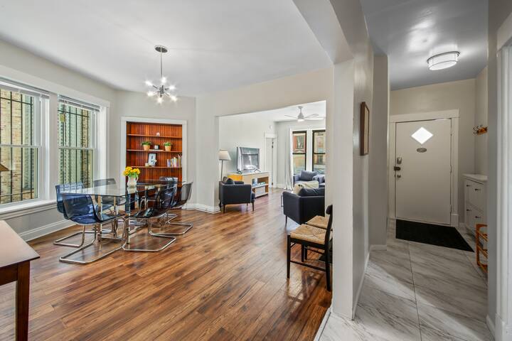 Spacious Home, Incredible Lakeview Location gallery image 3