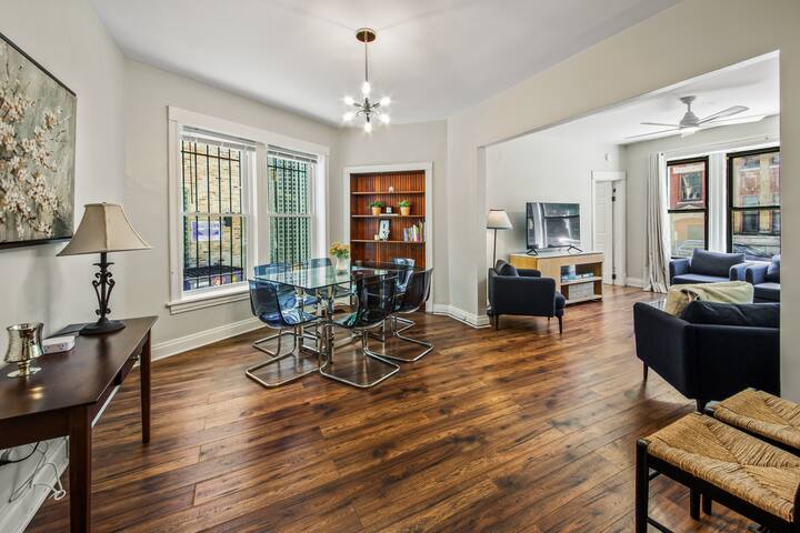 Spacious Home, Incredible Lakeview Location gallery image 2