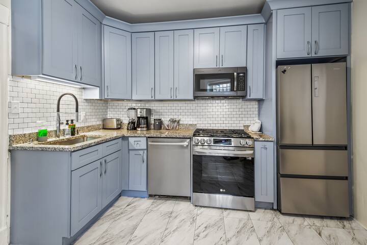 Spacious Home, Incredible Lakeview Location gallery image 4