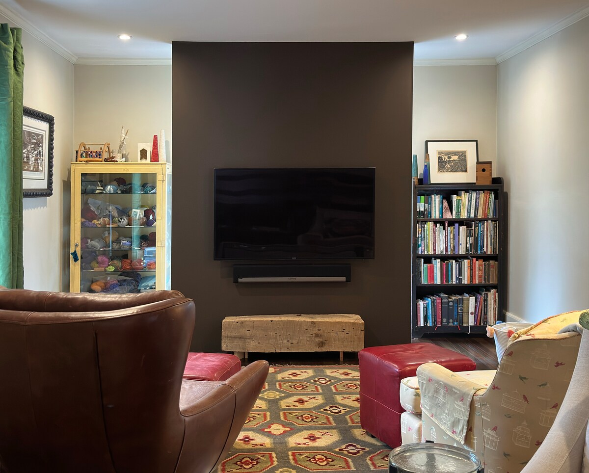 Popular Airbnb listing: In Town Delight in Manchester Center