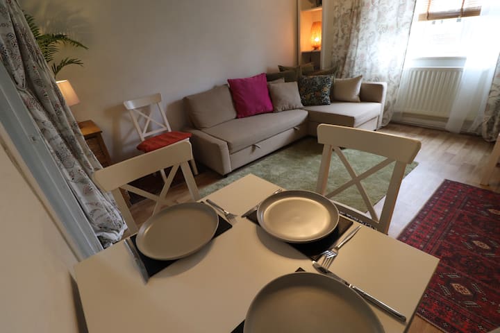 Entire Village Cottage W/garden & Free Parking - Oswestry