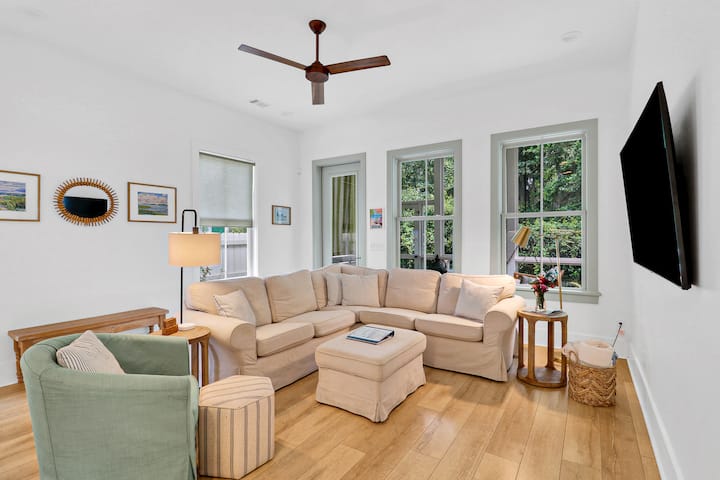 Historic District Cottage Beach Pass & Fenced Yard - Beaufort, SC