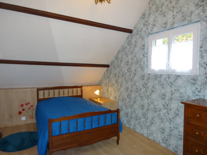Спална соба 3 на горниот кат (кревет 1,20), можност за дополнително спиење (кревет во фиока)