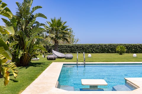 Iniada Villa I- A few meters away from sandy beach