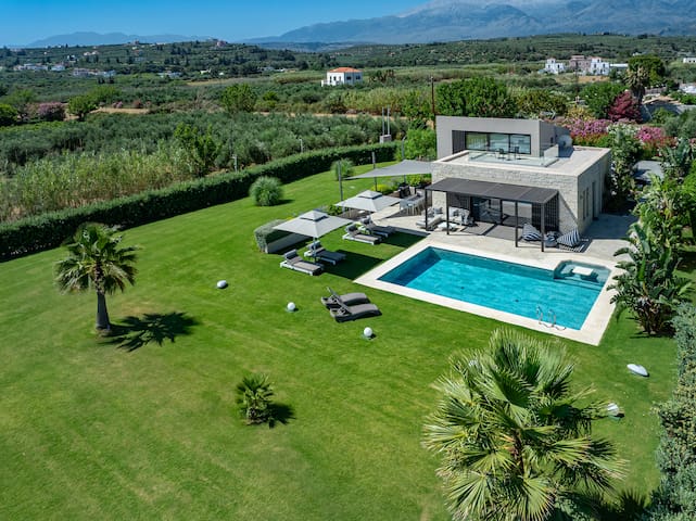 Iniada Villa I- A few meters away from sandy beach gallery image 5