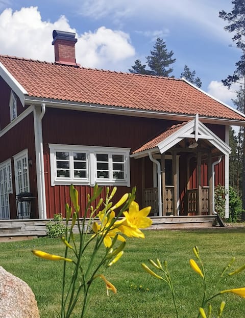 Sjötorp - Newly renovated cottage by Lake Vänern