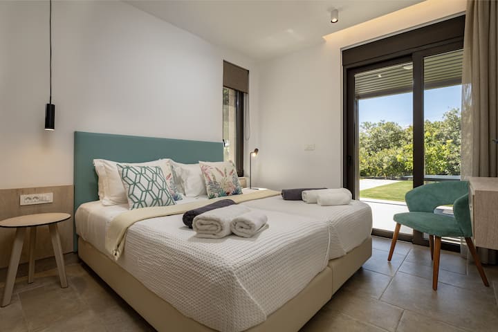 Dormitorio en planta baja con 2 camas individuales que se pueden unir.