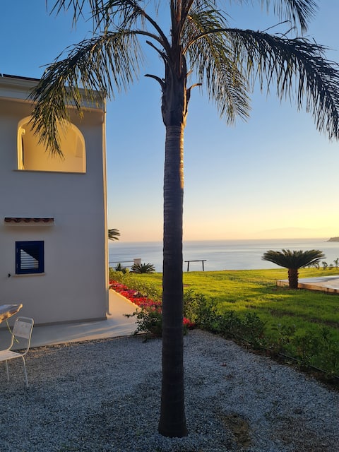 Parghelia Villa on cliff with beach access