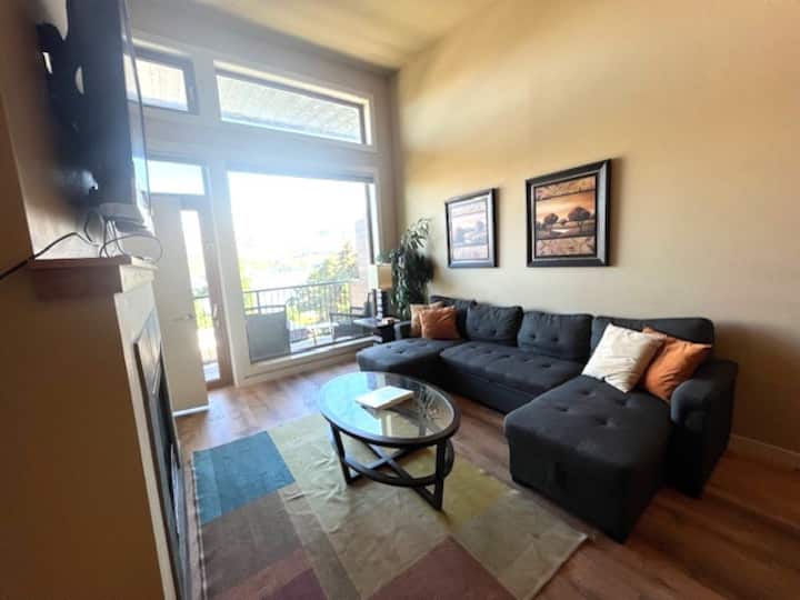 Top Floor 2br Condo W Pool & Hot Tub Open All Year - Chelan, WA
