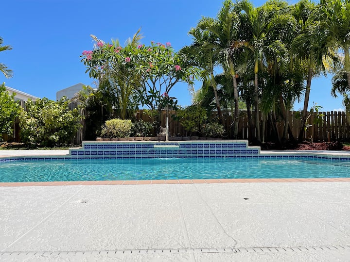 Aura Palms - Elegant 5br Retreat With Pool & Hot Tub - West Palm Beach, FL