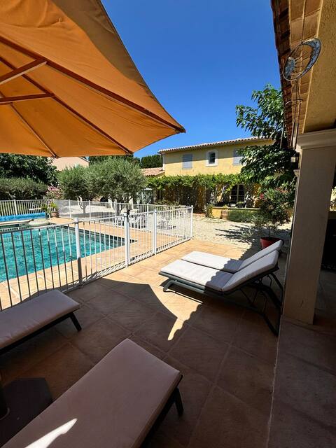 Quiet villa with pool