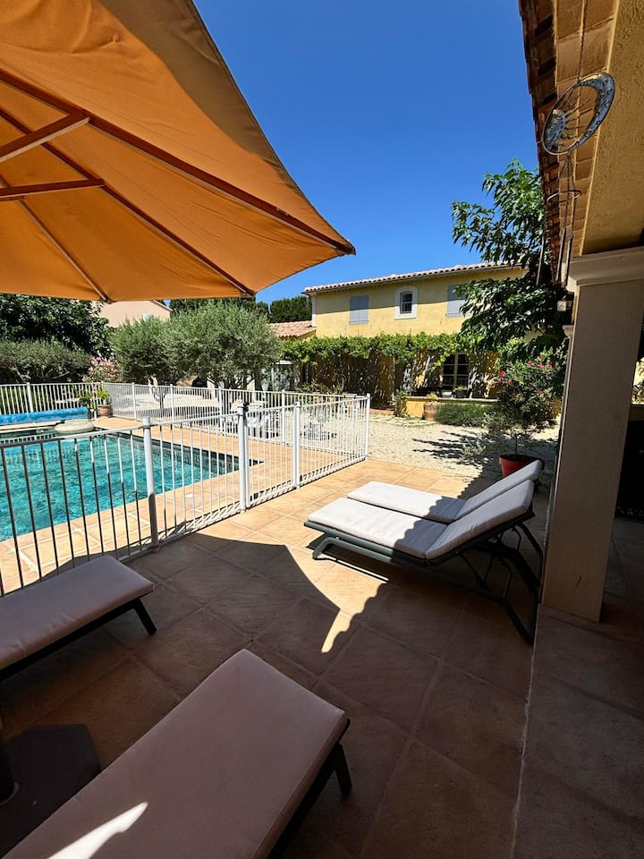Villa Au Calme Avec Piscine - Graveson