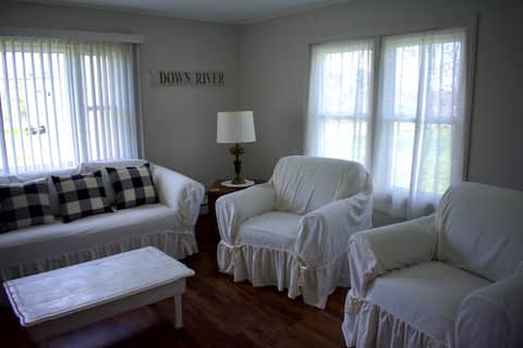 Popular Airbnb listing: Nan's Place, a residential home in Clayton, NY in Clayton