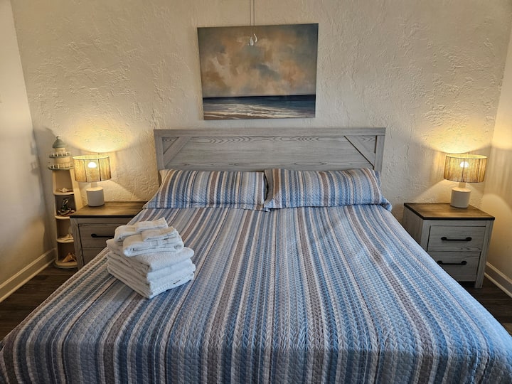 Chumba cha kulala kilicho na kitanda aina ya king