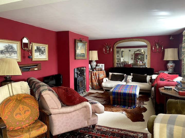 Homely Country Cottage In  Stunning Rural Location - Farnham